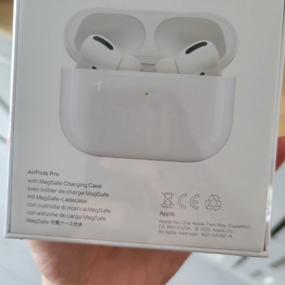 Airpods Pro - Picture 2 of 3